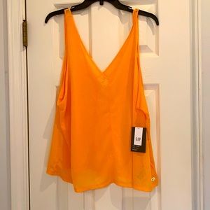NEVER WORN GAP workout tank in tangerine